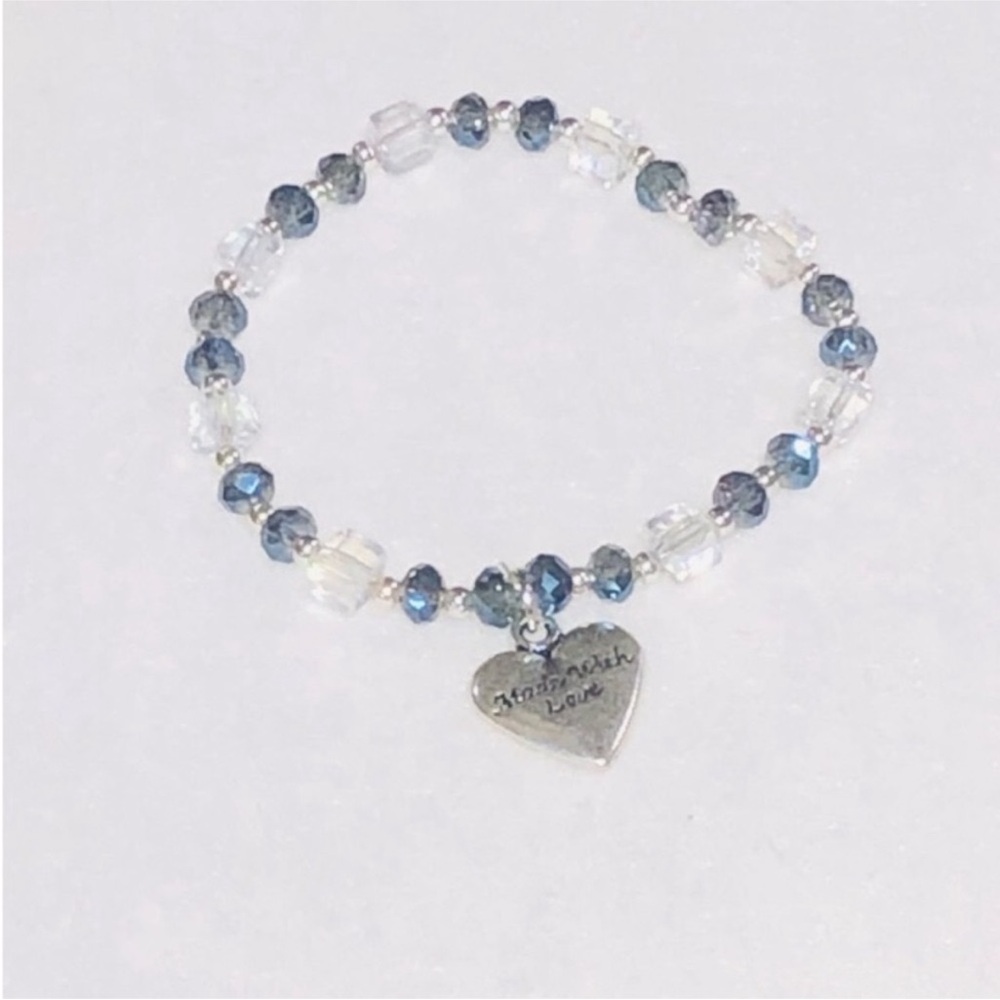 UNBRANDED Faceted CRYSTAL GLASS Stretch Bracelet With SILVER Heart Charm - Picture 3 of 8